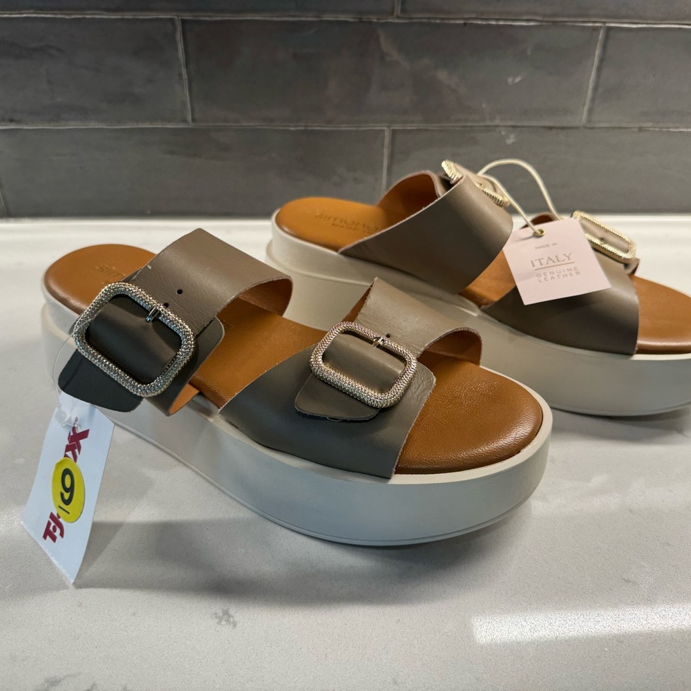 Stylish Platform Sandals with Buckle - Tan